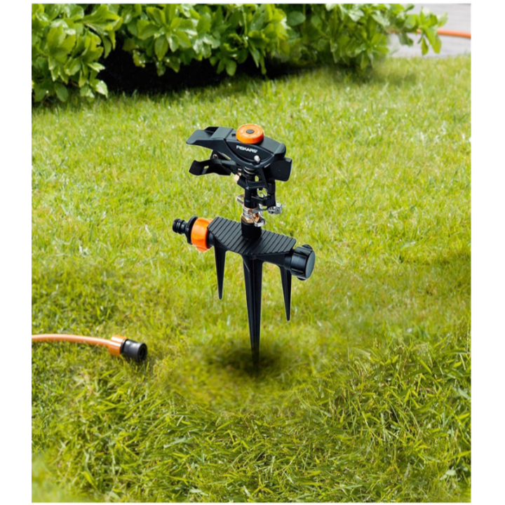 Aspersor pulsator cu picior Fiskars