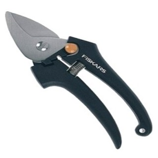 Foarfeca Fiskars - pas cu pas- pentru taieri pomi