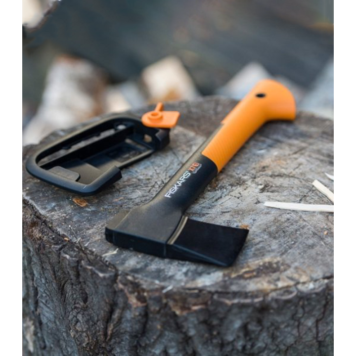 Topor Fiskars pentru camping XS_X7